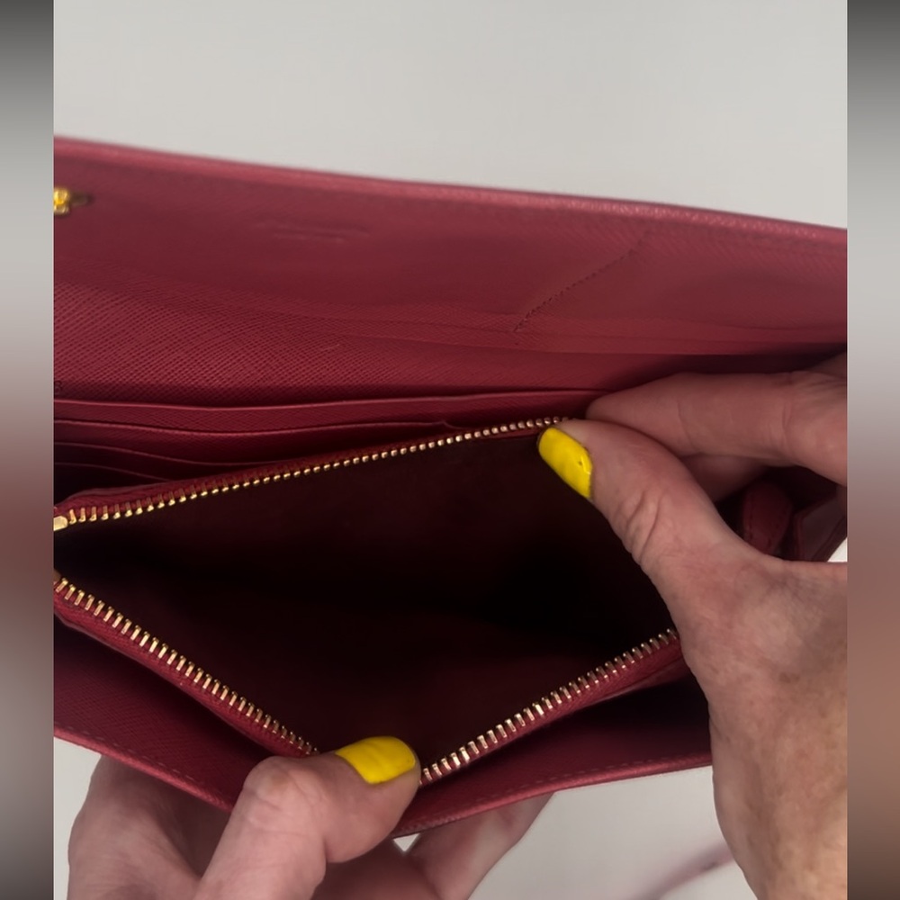 🌷 Prada Large Saffiano Leather Wallet Pink (Authentic) - Picture 14 of 17